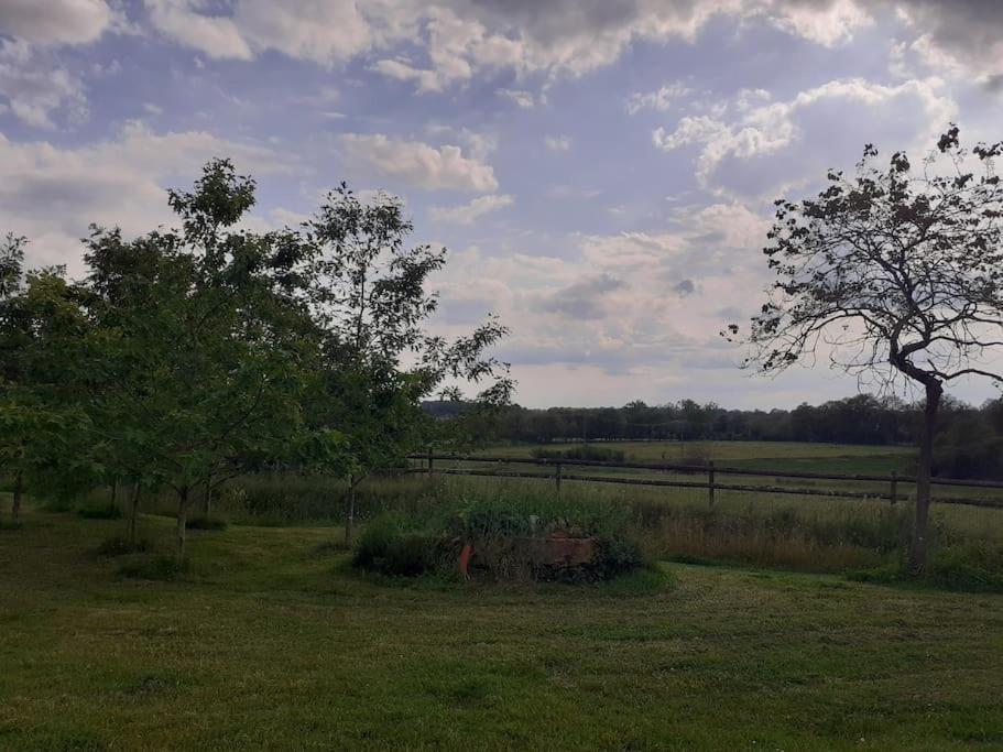 Les Ecots - Petit Gite De Caractere A La Ferme Availles-Limouzine Bagian luar foto
