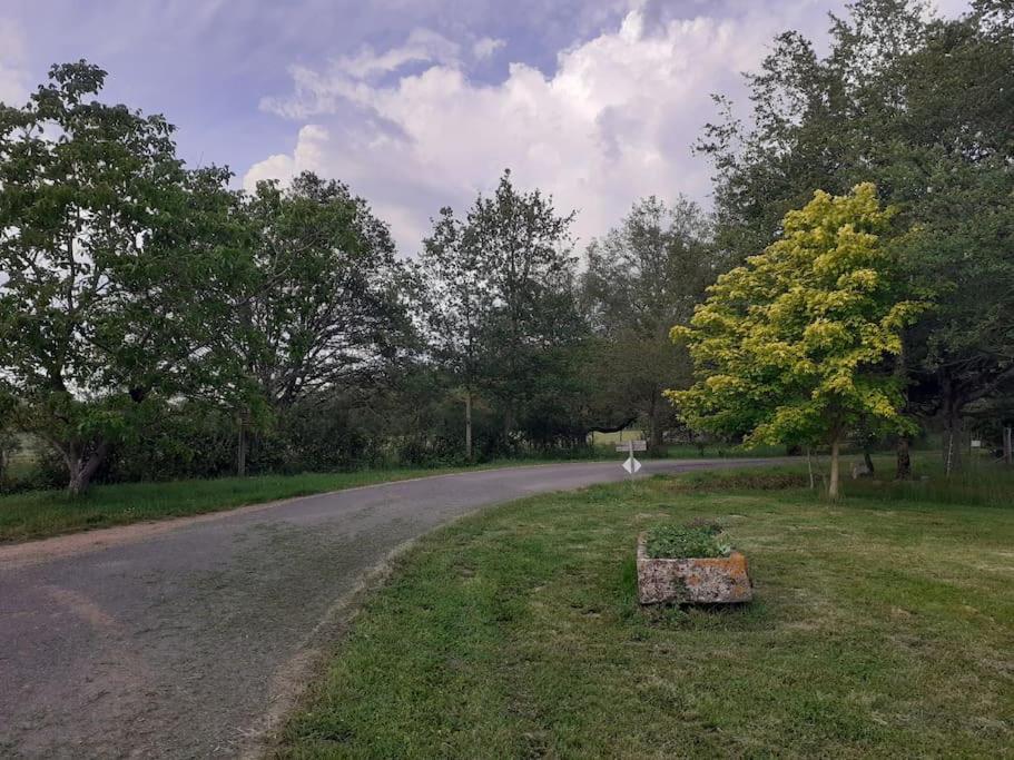 Les Ecots - Petit Gite De Caractere A La Ferme Availles-Limouzine Bagian luar foto